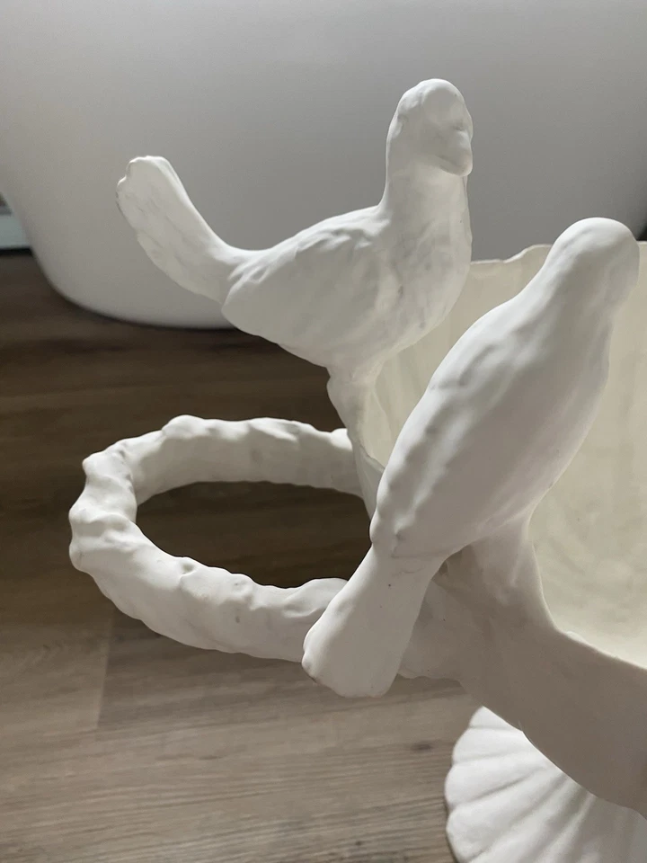 Cuenco para pájaros Oly Studio de resina blanca Foto 3 de 4