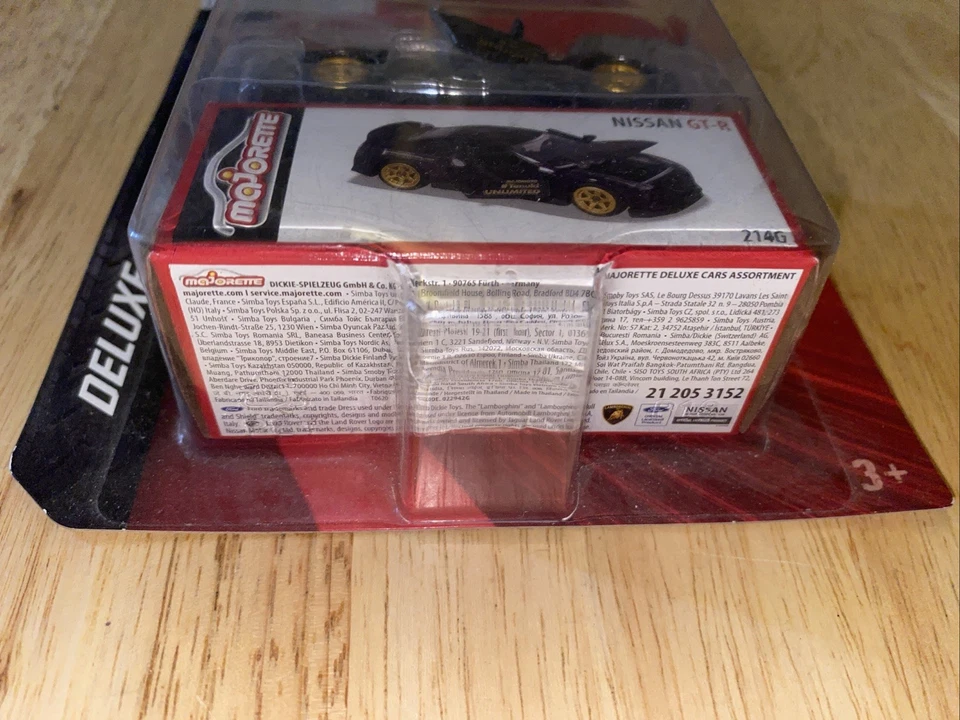 Aros dourados Majorette Nissan Skyline GT-R 35 1:64 - Imagem 4 de 4