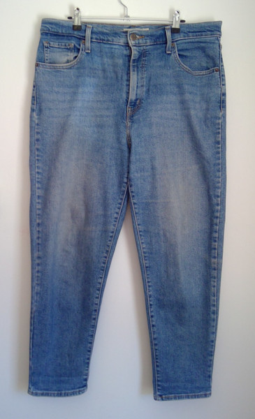 LEVI'S Mid-Blue HIGH WAISTED MOM JEAN, Size W 31 / L 27