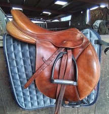 Bates Caprilli Jumping Saddle 17.5 Adjustable width