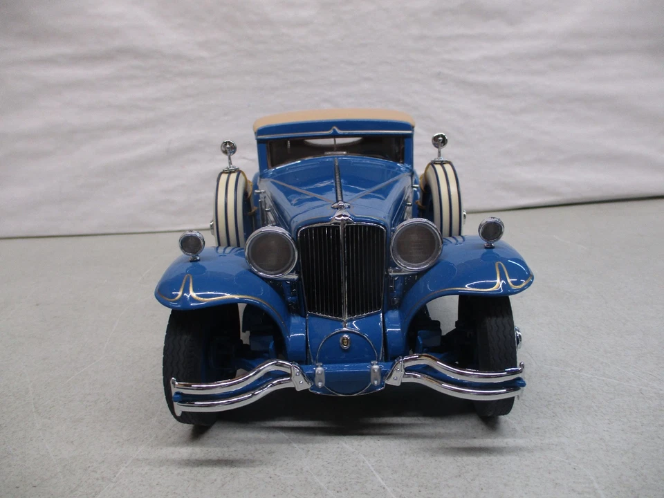 Danbury Mint 1929 Cord L-29 Special Coupe 1/16 - Image 3 of 4