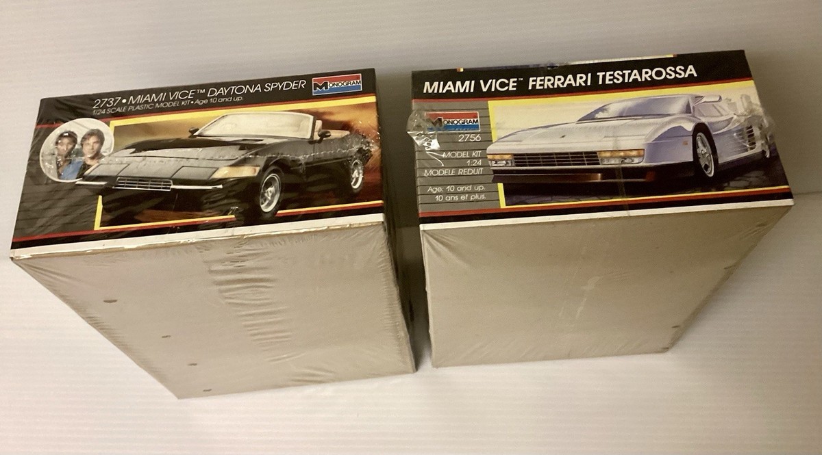 1/24 Miami Vice Ferrari Testarossa & Daytona Plastic Models