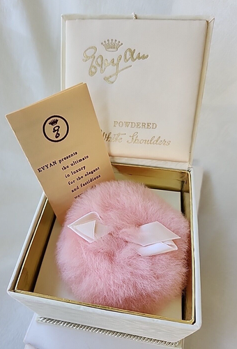 NEU Weiße Schultern Badepulver Große 10oz Größe mit Puff Neu im Karton