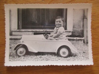 Ancienne Voiture à Pédales Eureka - Tôle - Vintage - Dans Son Jus
