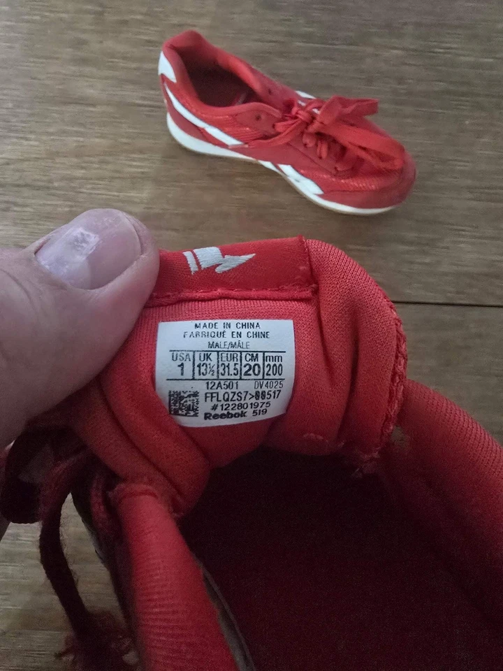 Tênis Reebok Vermelho Infantil Tamanho 1 | Sapatos Clássicos de Malha e Camurça Low-Top - Imagem 3 de 4