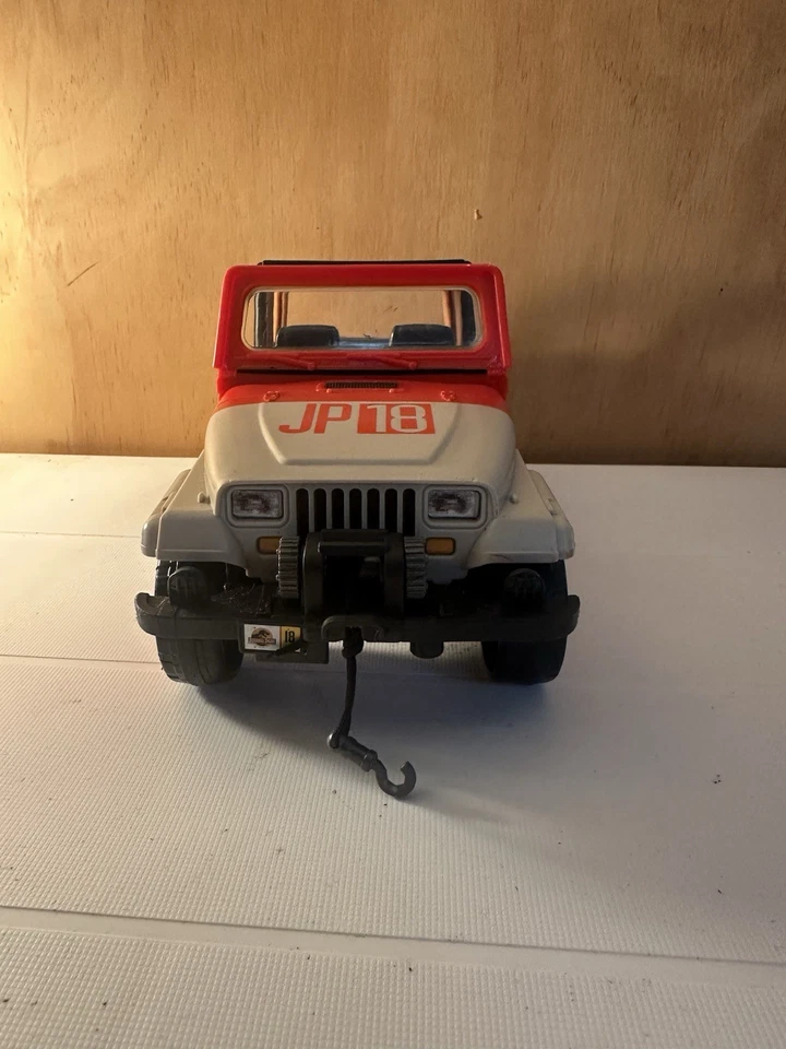 Jurassic World Jeep Wrangler-JP18 -Park Legacy Collection - Image 3 of 4