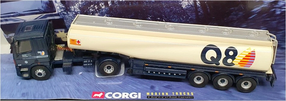 Corgi 1/50 Scale Diecast 75301 - DAF Tanker Truck Q8 - Blue/White - Image 4 of 4