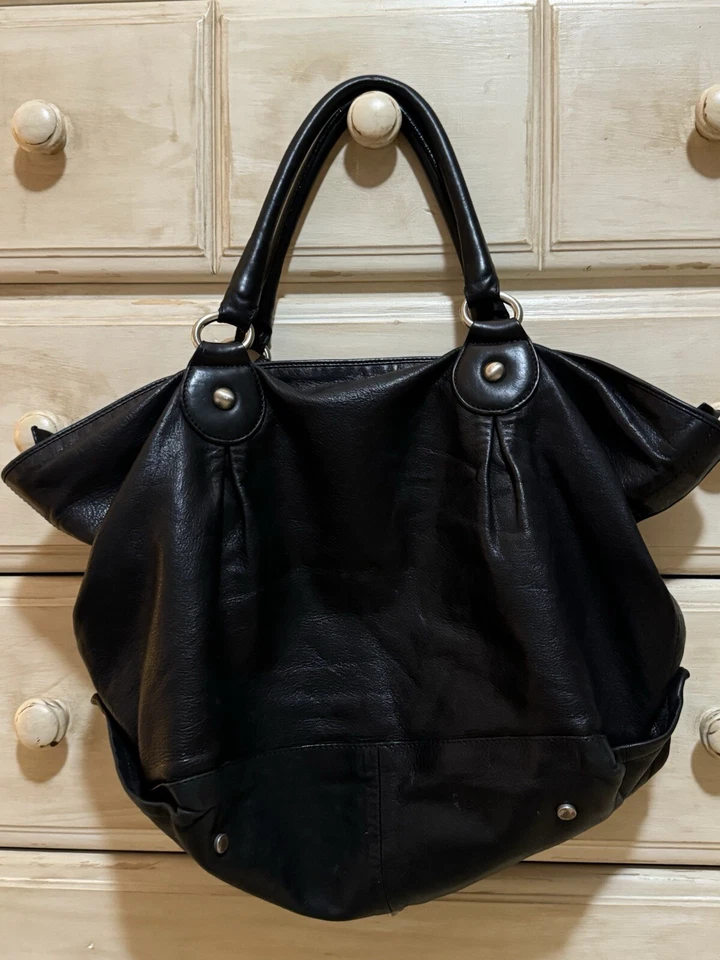 Hermosa bolsa de cuero negra ABRO con herrajes plateados Foto 2 de 4