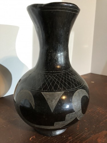 Southwestern pottery..very early unsigned. - Picture 2 of 8