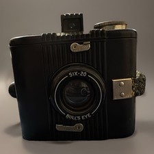 Vintage Kodak Six-20 Bull s-Eye Box Camera w/ Strap Black Untested Display