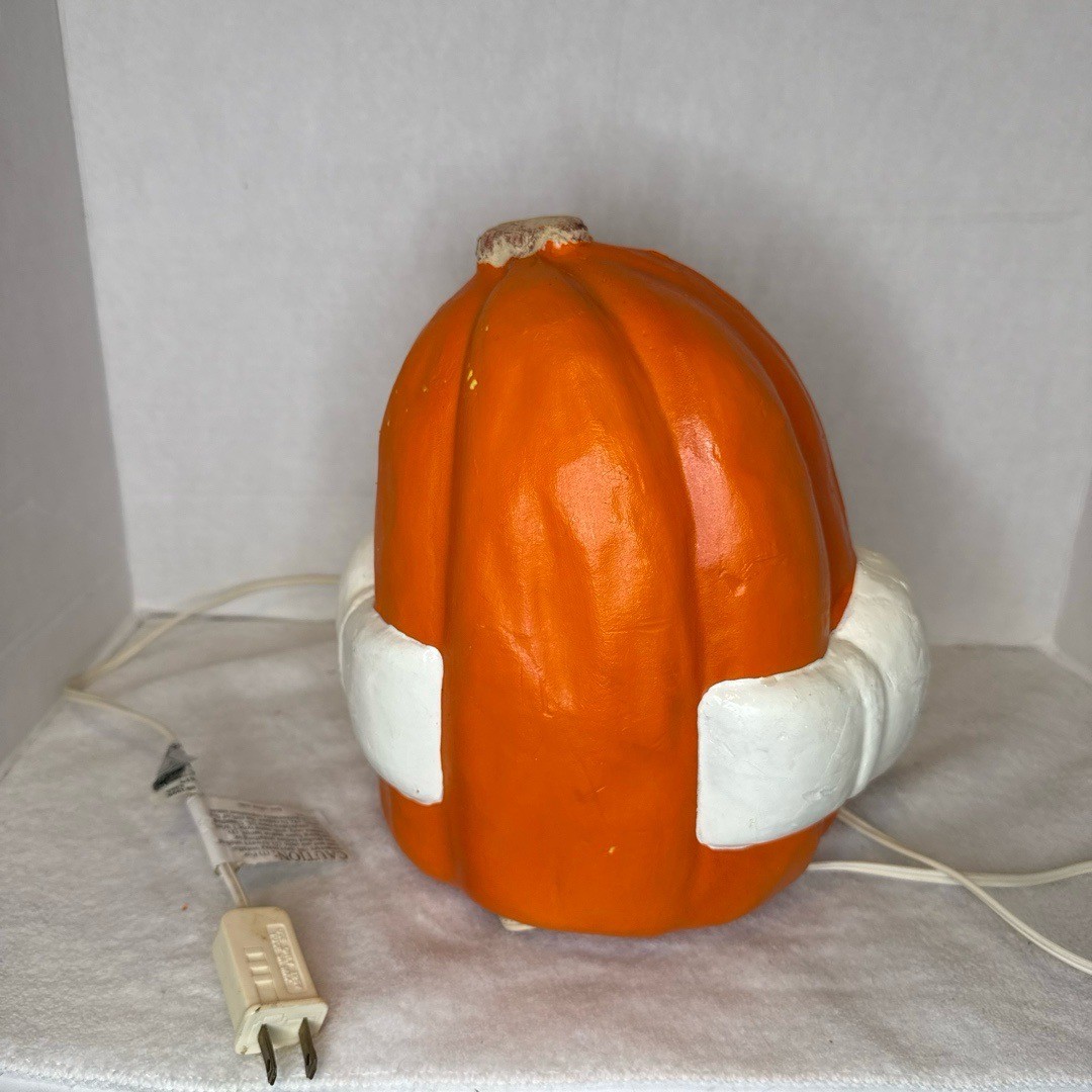 Vintage 1998 Paper Magic Light Up Halloween Pumpkin  Foam Blow Mold 10" Plug in