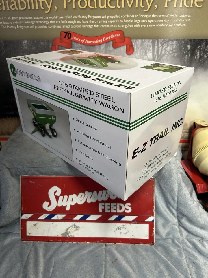 Spec Cast 1/16 Green E-Z Trail Inc. Grain Wagon New In Box - Image 2 of 4