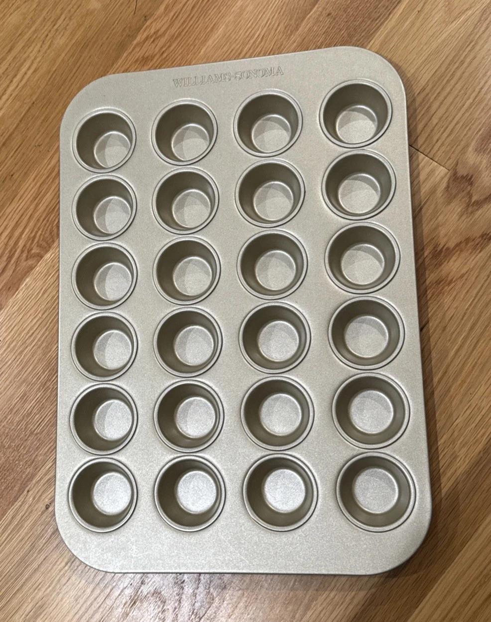 WILLIAMS-SONOMA Goldtouch Mini Muffin Pan 24Well Nonstick Commercial Made In USA
Opens in a new wind