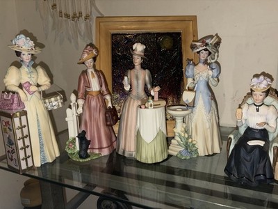 Avon Vintage Member Award  Porcelain Figurines 5 Pieces G2U