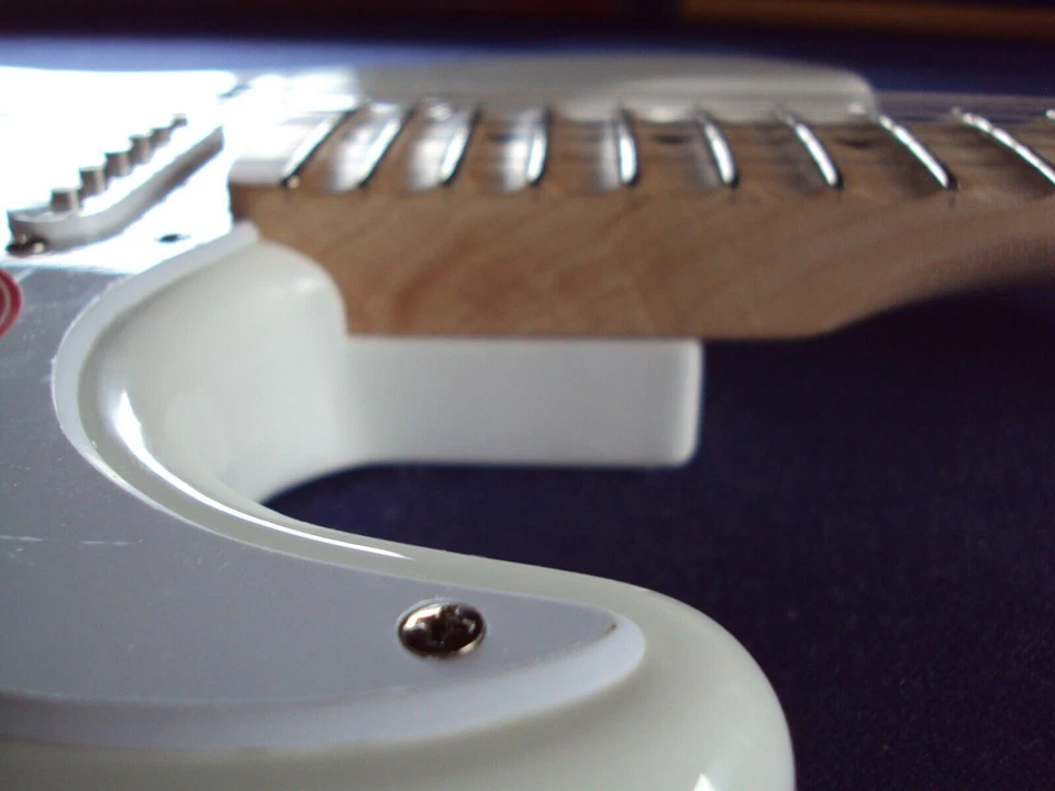 Scalloped SQUIER Sonic Strat hardtail , white playing ala Yngwie,Ritchie & Co! - Bild 2 von 4