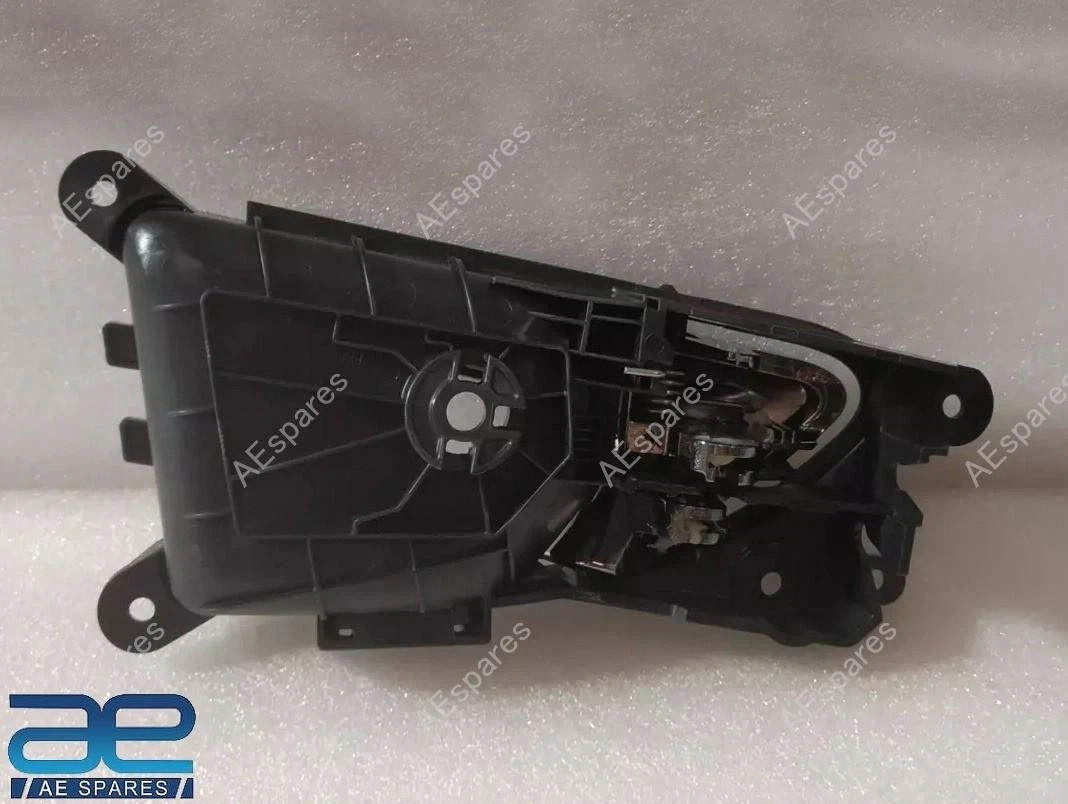 Interior Front Door Handle Assy RH For Mahindra XUV700 2024-2025 0114DW601721N view 2