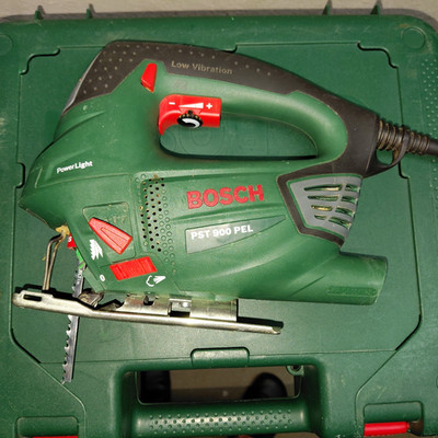 Bosch PST 900 PEL Stichsäge Netzbetrieb Low Vibration mit Koffer grün/rot