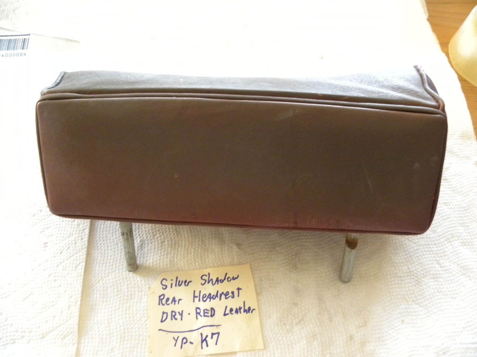 Rolls Royce Silver Shadow I Bentley T I Red Rear Headrest..............YP-K7