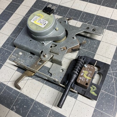 Wolf OEM Oven Door Latch Lock Assembly 800263 - Tested
