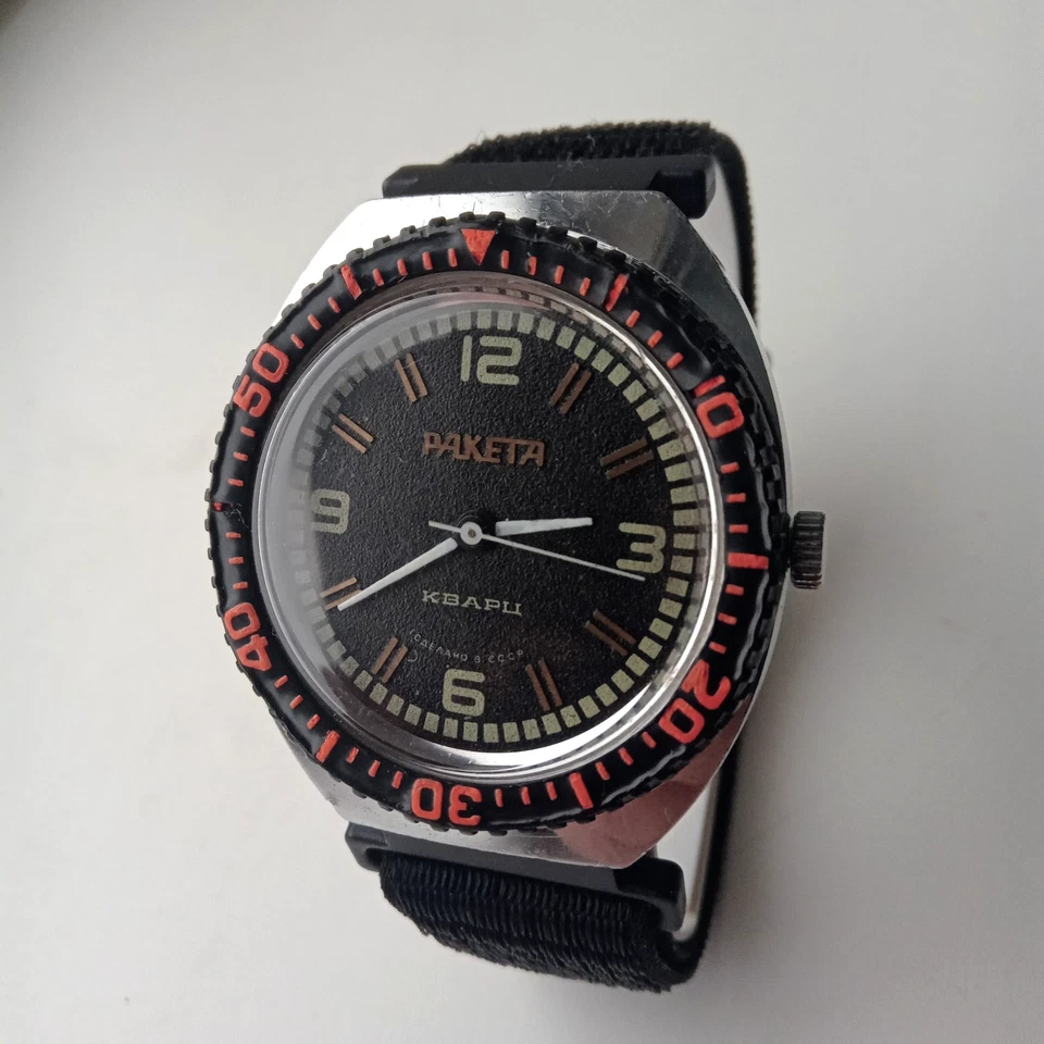 Reloj Pulsera Hombre Cuarzo Vintage Soviético RAKETA. Hecho en la URSS. Foto 4 de 4