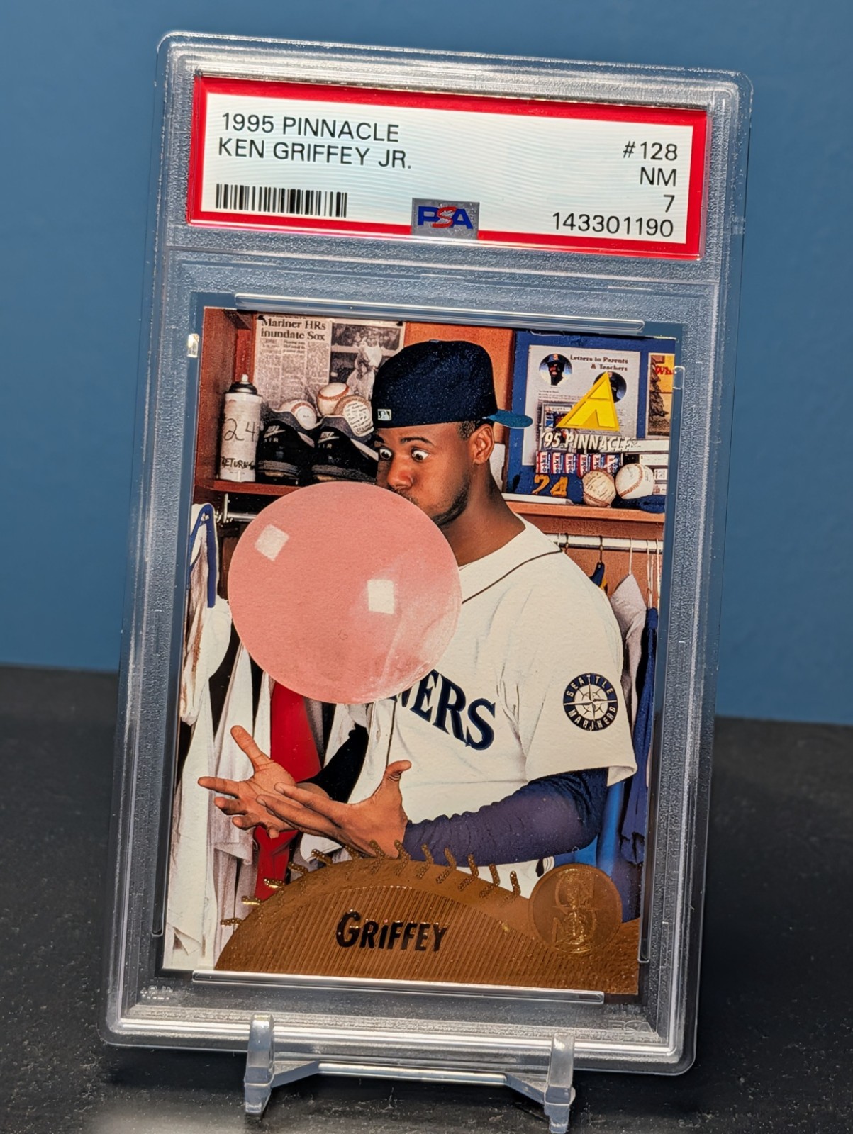 1995 Pinnacle KEN GRIFFEY JR Bubble Gum Card #128 Graded PSA 7 Mariners