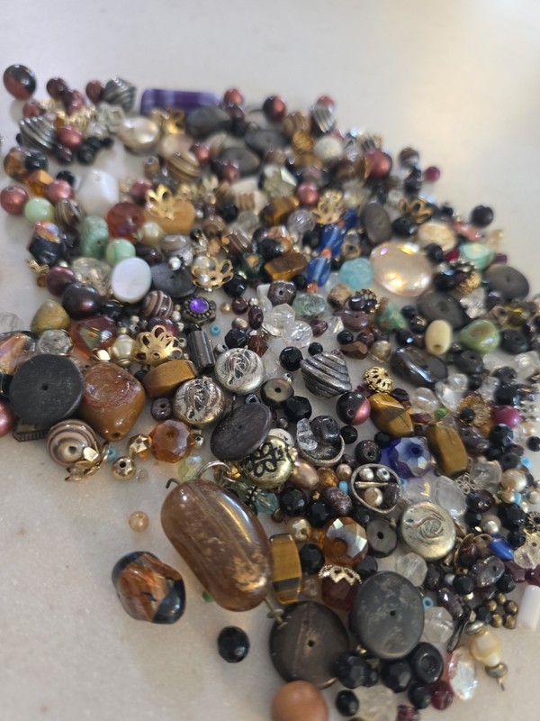 Large Lot Of Vintage Jewelry Beads And Stones For Jewelry 