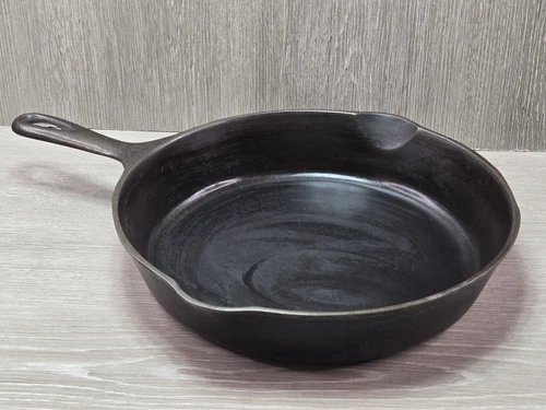 Wagner Wear Cast Iron Pan 1058 Z VINTAGE pan Sidney Double Spout skillet