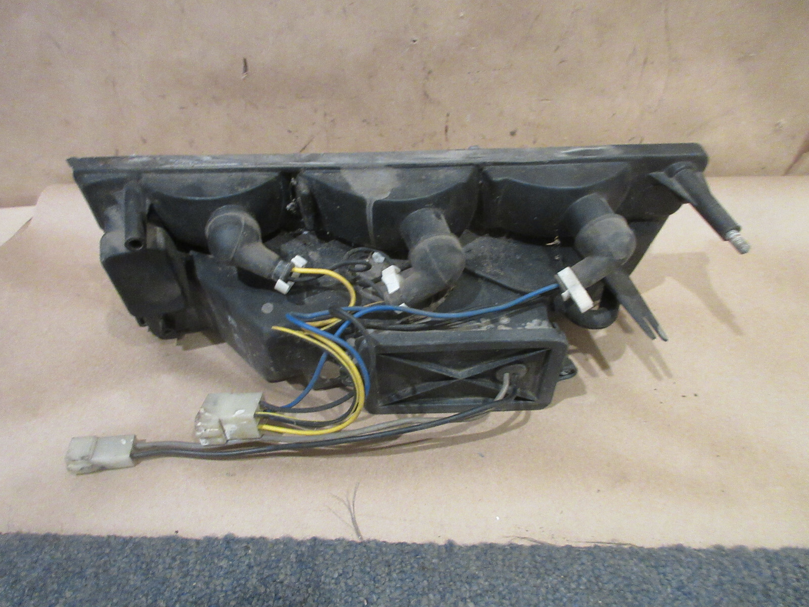 Ferrari Testarossa - RH Front Turn Signal Light Housing P/N 61652300