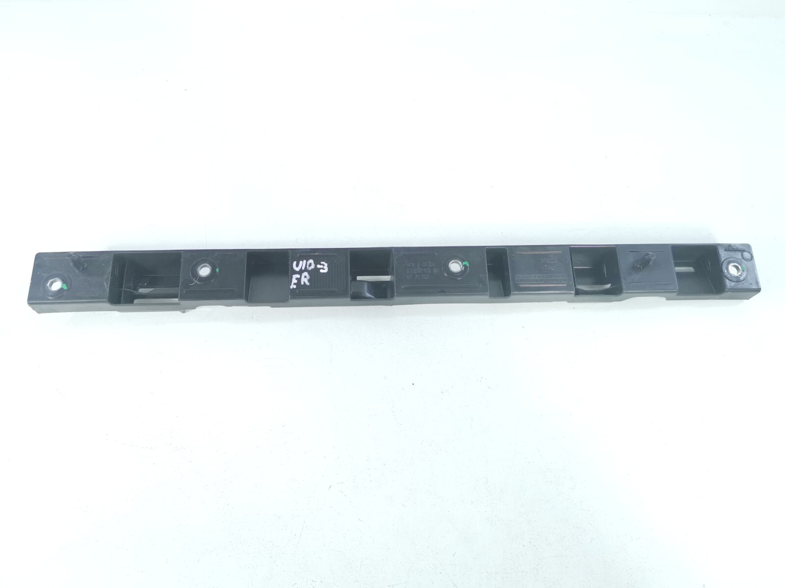 2017 - 2020 Maserati Levante FRONT RIGHT SIDE SKIRT MOUNT BRACKET 670032478