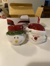 Macy’s The Cellar Holiday Snowman Salt & pepper shaker NEW box ceramic Figural