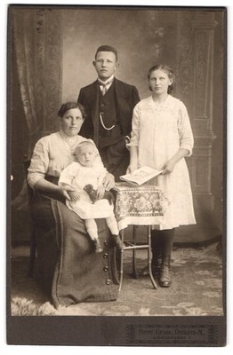Photograph Herm. Large, Dresden, Leisnigerplatz 2, mother with her three children 