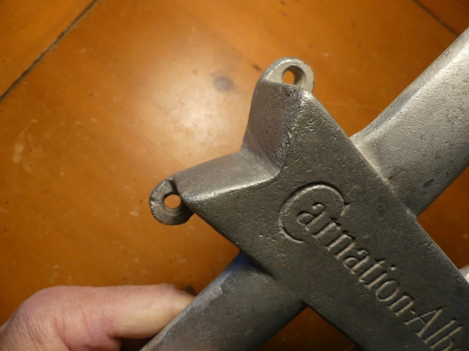 Gato de bota publicitario vintage - Clavel Albers aluminio fundido - alimentación para ganado Foto 3 de 4