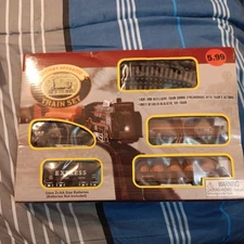 DOLGEN CORP BATTERY OPERATED TRAIN SET W/ LIGHT & INTELLIGENT SOUND BY ANKY NICE