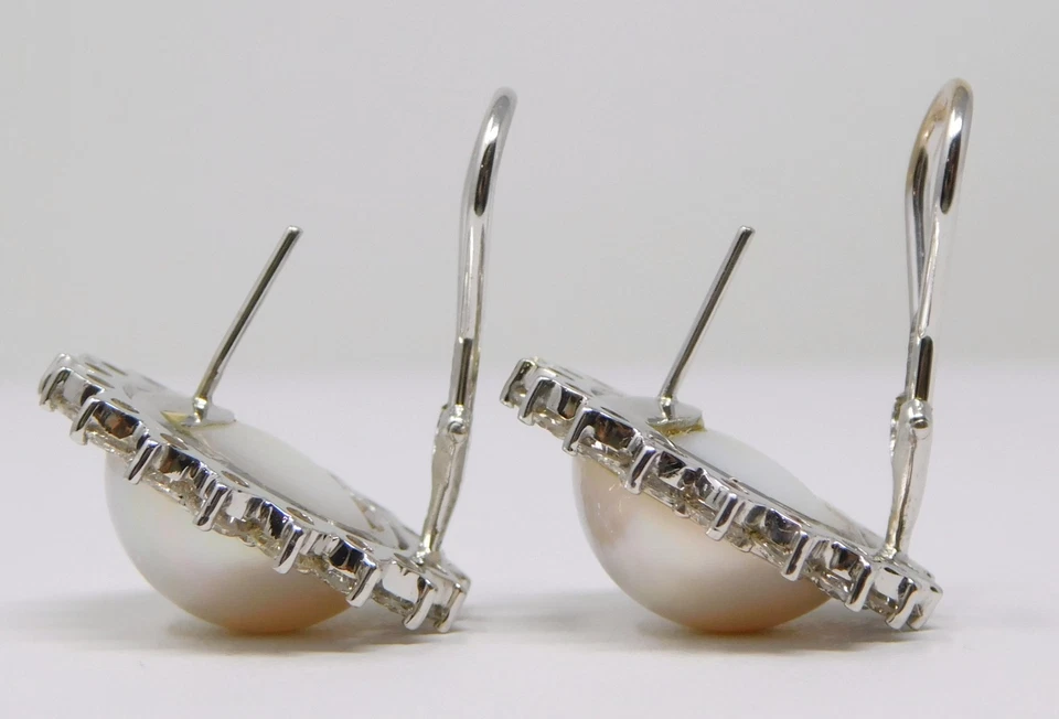 14-15k Gold Pair of Mabe Pearl & Halo Diamond Floral Omega Back Earrings B9106 - Image 4 of 4