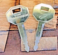 2 keys fit D100 E900 KEYS FITS Doosan Daewoo Heavy Equipment Ign Starter DH60 55