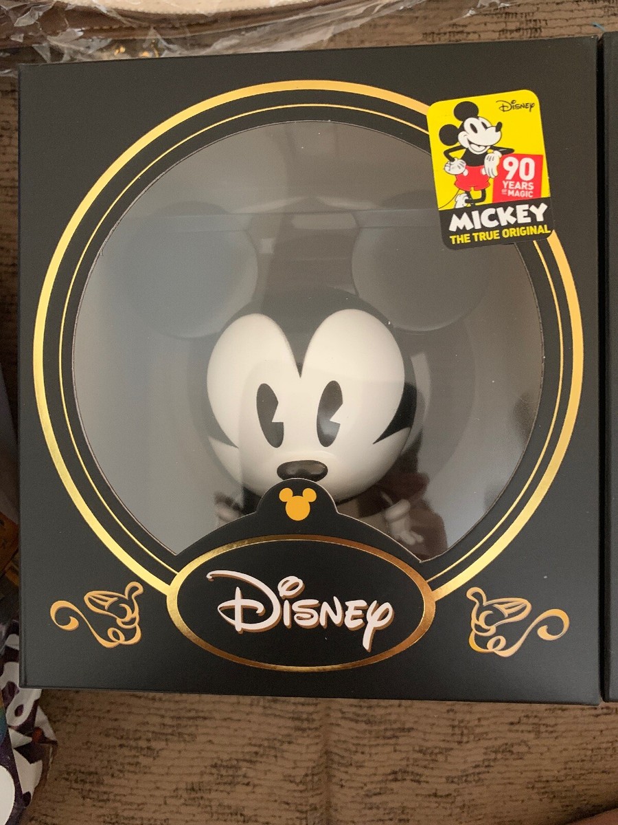 Disney Shorts Black & White Mickey & Minnie Mouse Fan Expo