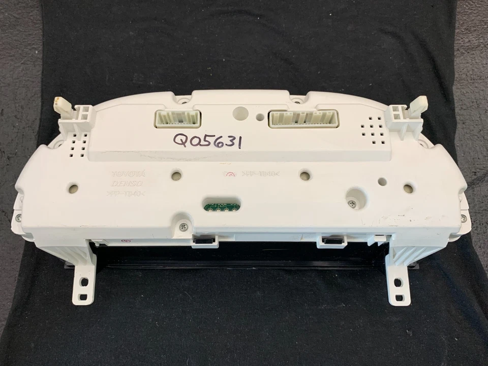 *Cluster de instrumentos velocímetro 2005 2006 Toyota Camry 4 cilindros 135.550 milhas - Imagem 2 de 3