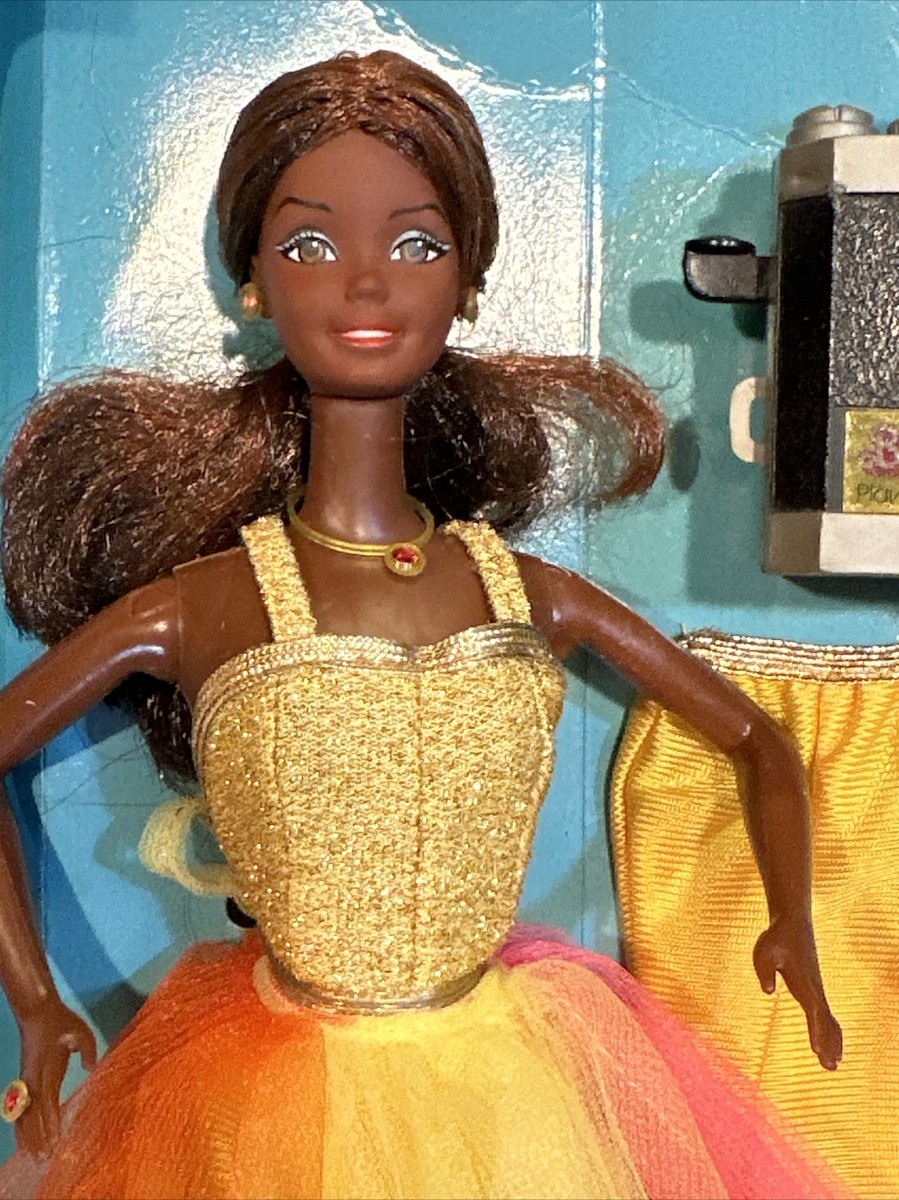 Vintage 1977 Barbie Fashion Photo Christie In Original Box w Play