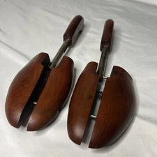 Rochester Shoe Tree Co. Cedar Split Toe Shoe Tree No 5 Gene Dark Brown Vintage.￼