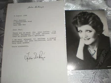 JULIA McKENZIE Typed signed letters (2) & Photos Autograph (2) British Actress