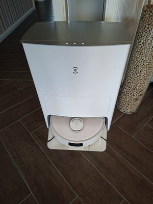 Ecovacs Deebot X1e OMNI Saugroboter mit Wischfunktion  guter Zustand.