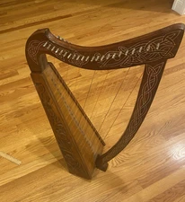 BEAUTIFUL 22 String HARP - CELTIC HARP?  BEAUTIFUL WOOD AND ORNATE DECORATIONS