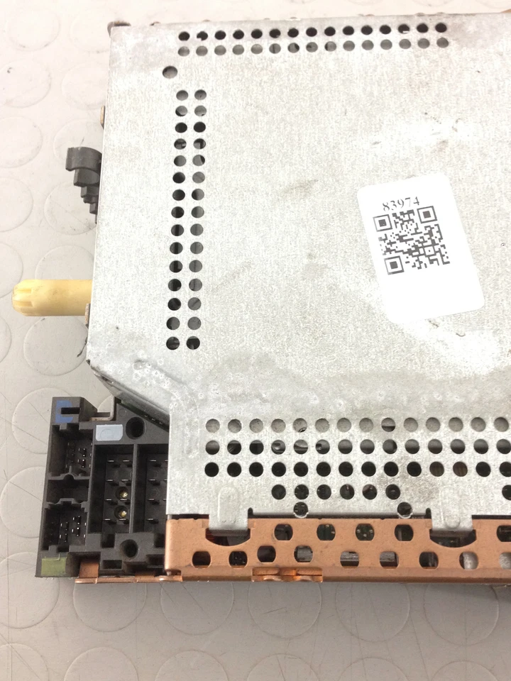 Renault Scenic (2004) 1.5 74kW 5P Car Radio with Small Crack 8200300860 - Image 2 of 4