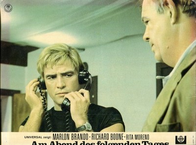 AM ABEND DES FOLGENDEN TAGES: 1 Aushangfoto(23,5x29cm) MARLON BRANDORICHARD BOON