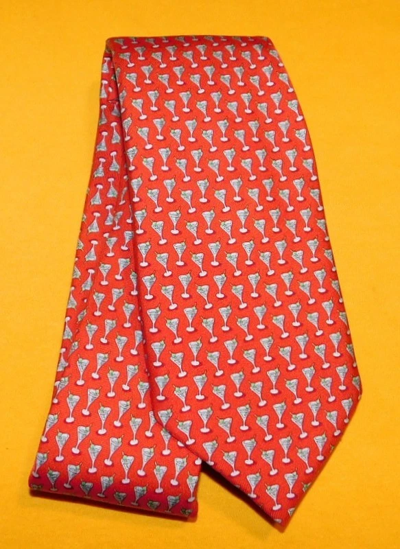 CORBATA CON MOTIVO DE CÓCTEL ROJO/AZUL VINEYARD VINES HECHA EN EE. UU. - CORBATAS DE DISEÑADOR. Foto 2 de 3