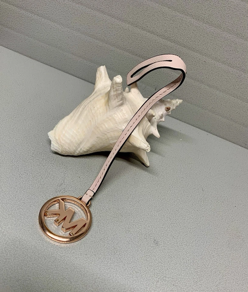 Cuerda de cuero rosa rubor MICHAEL KORS con dije de bolso con logotipo MK DORADO ROSA ~ MUY BUENO Foto 2 de 4