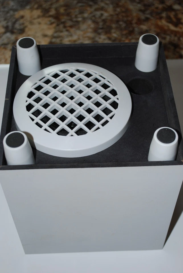 VINTAGE ALTEC LANSING MULTIMEDIA COMPUTER 4.1 STEREO SPEAKER SYSTEM W/SUB-WOOFER - Image 2 of 3