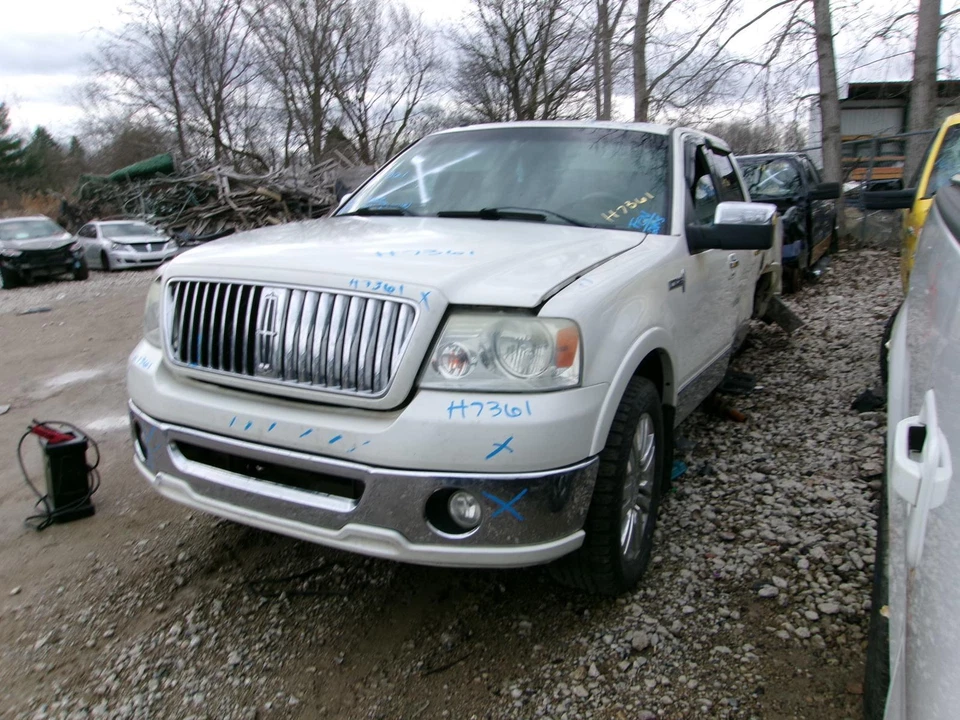 Used Air Cleaner Assembly fits: 2006 Lincoln Lincoln lt 5.4 Grade A - Image 2 of 4