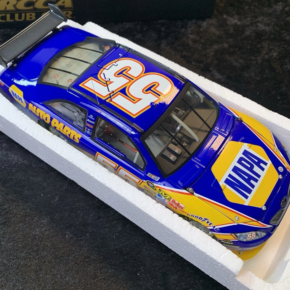 Michael Waltrip #55 NAPA RCCA Club Car 2008 escala 1:24 Toyota Camry #7 de 150 Foto 4 de 4