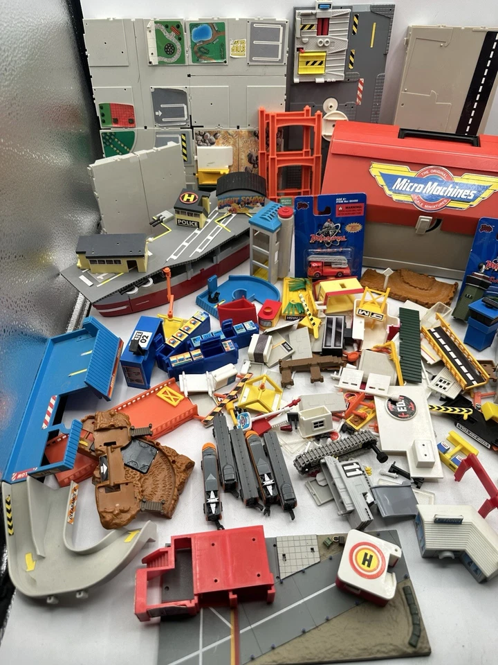 Micro Machines City Lot 1988 Galoob Toys Case City Scene Ship Accessories More - Image 4 of 4